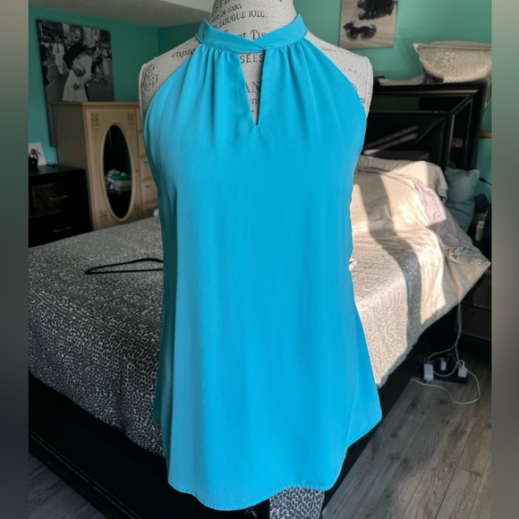 Tops - Beautiful Aqua Blue Tie Neck Tank M